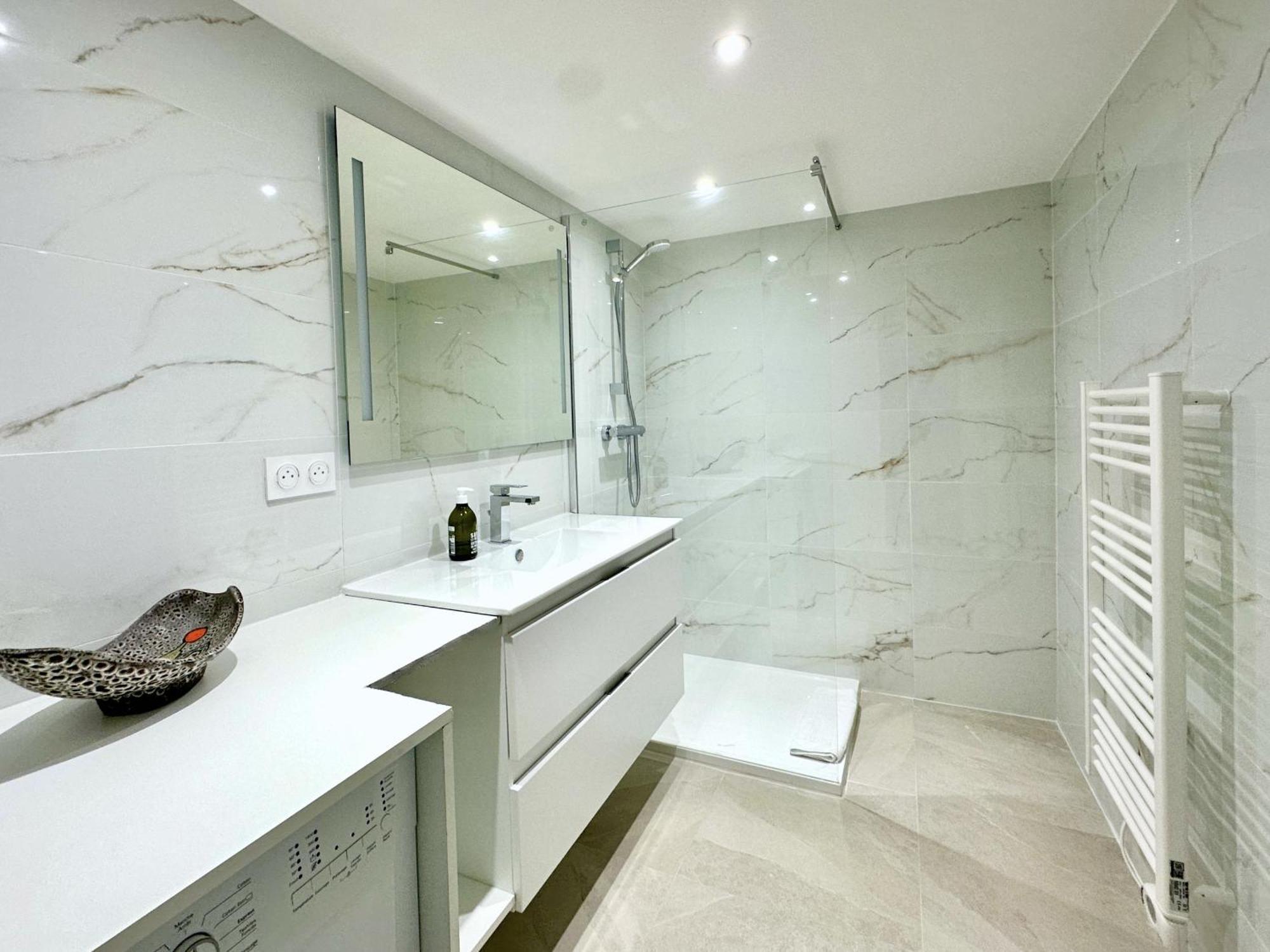Maxime By Terry's Homes Cannes